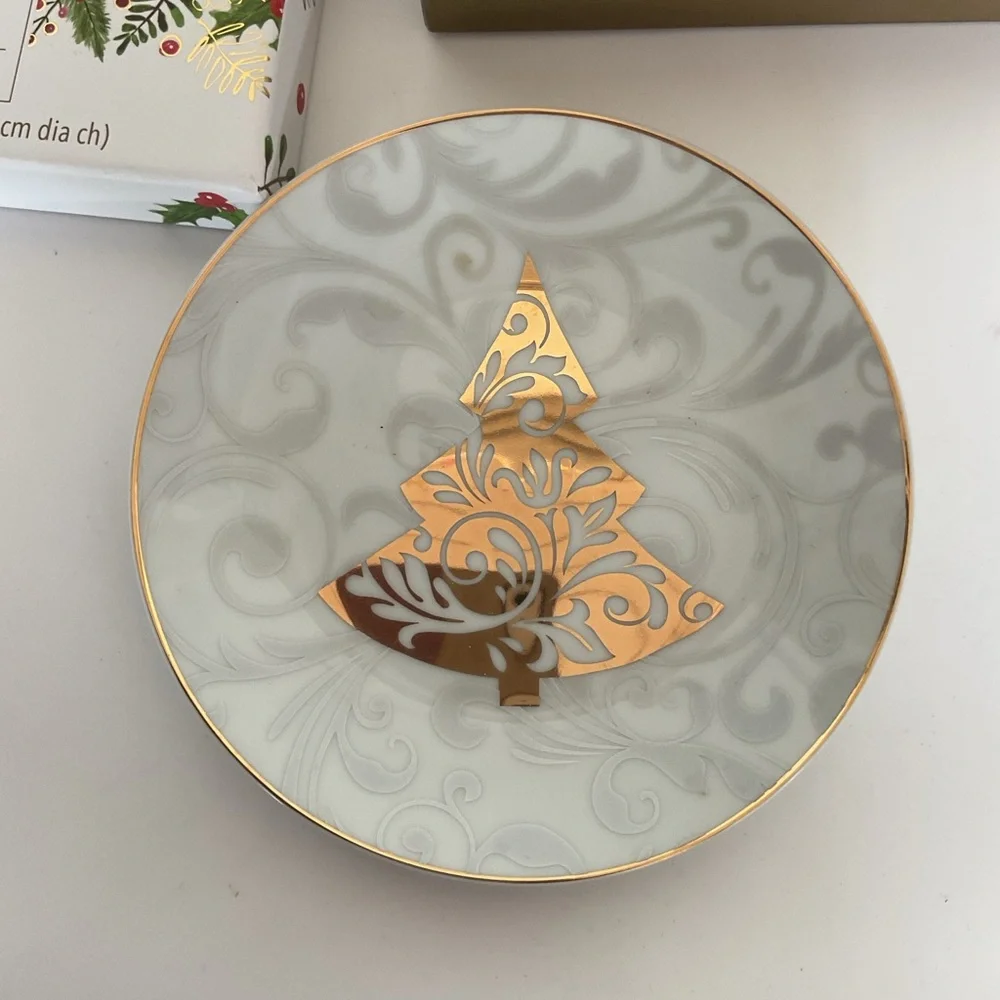 Pier 1 Christmas Tree Appetizer Plates set of Four. NWT